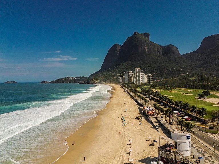 Suíte com Varanda e Vista Mar