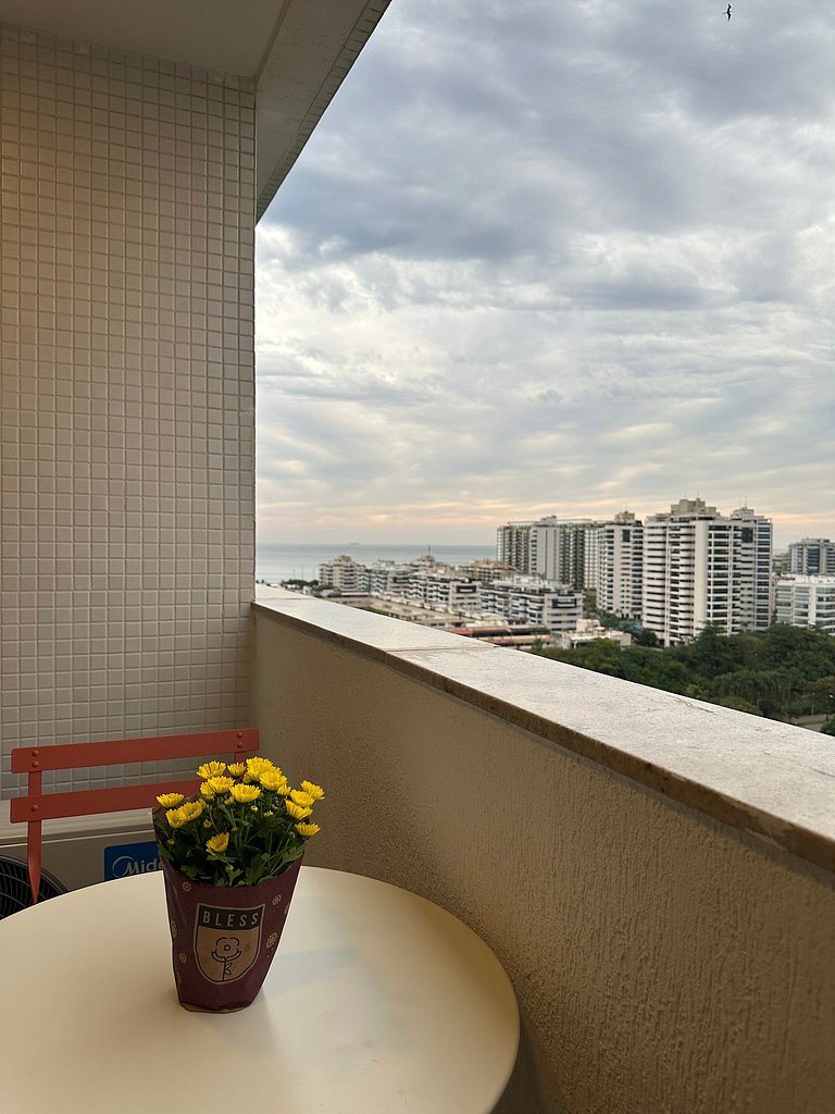 Suíte com Varanda e Vista Mar